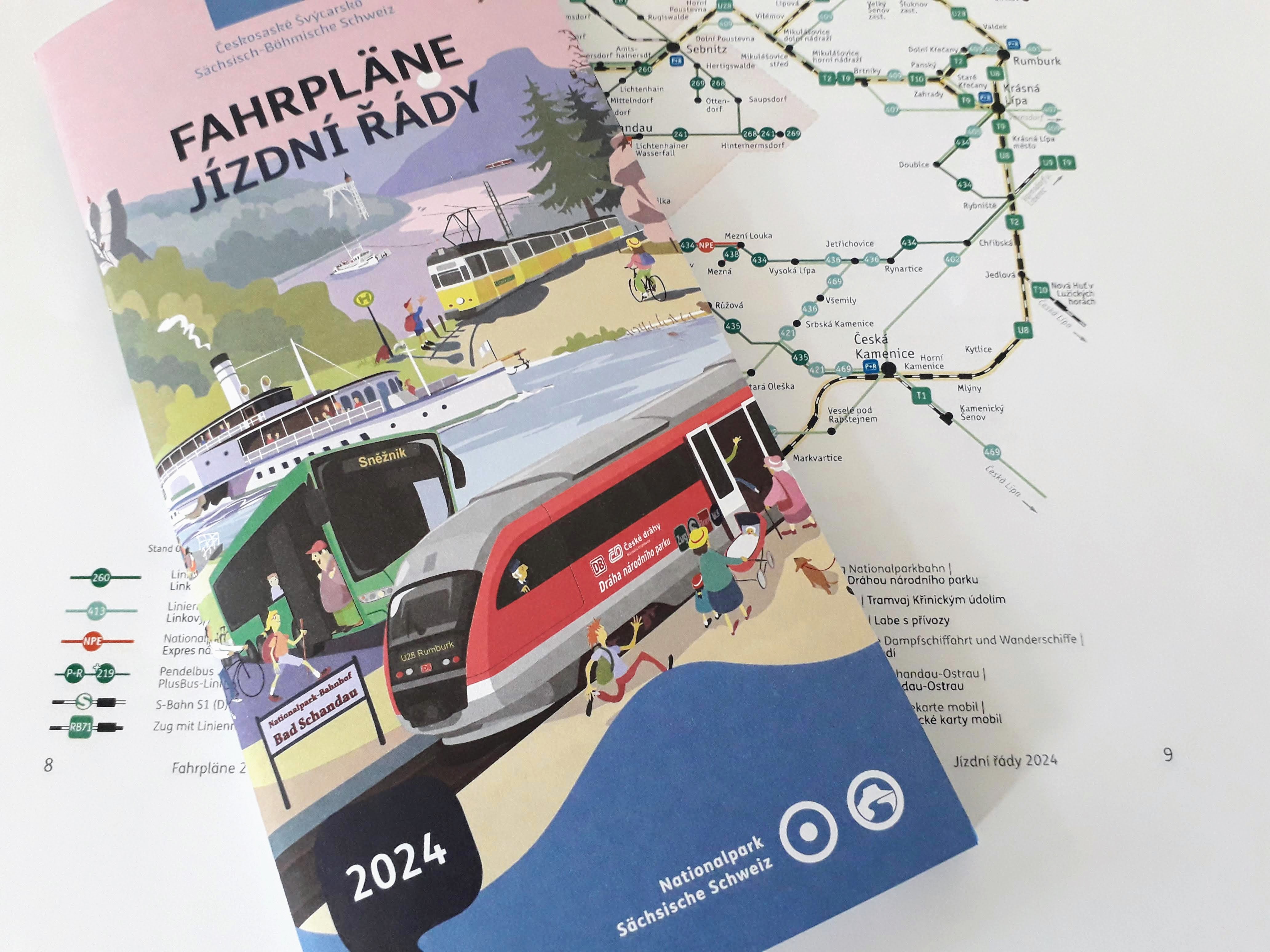 Brožura Jízdní řády 2024 obsahuje výběr z dopravních spojů v celé oblasti Českosaského Švýcarska. Foto: Tomáš Salov