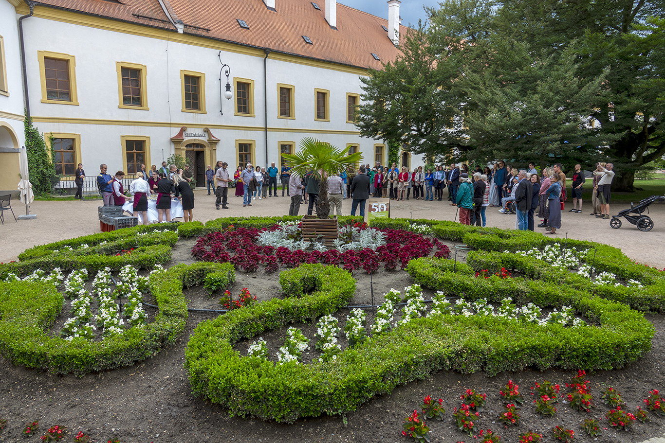 Slavnostního zahájení se zúčastnilo více než pět desítek hostů. Foto: Václav Sojka