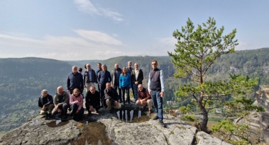 Účastníci Vědecké rady pro národní parky České a Saské Švýcarsko, jejíž jednání se konalo dne 17. 9. 2024 na Belvederu u Labské Stráně. Foto: Julius Zimmermann 